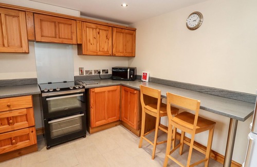 Littledean House | 1 GREENWAY, family friendly, with hot tub in Cinderford