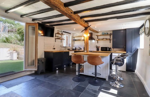 Ravensden Cottage | 1 HARPUR COTTAGE, pet friendly, with a garden in Ravensden