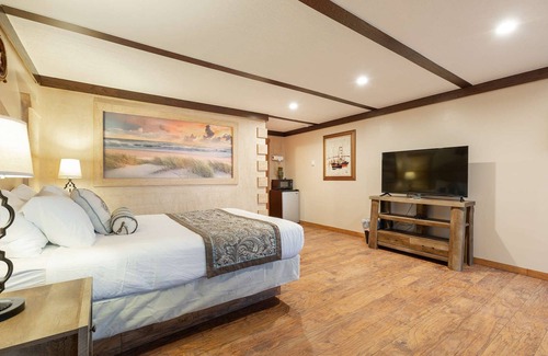 Ocean Shores Hotel | 1 King Bed, 1 Queen Bed in a separate room, Walk to Beach, Pet Friendly