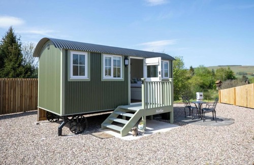 Forfar Cabin | 1 King-size Bed Deluxe Cabin - Free Parking