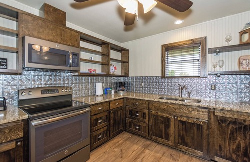 Fredericksburg Cottage | 1) La Cosina with Full Kitchen