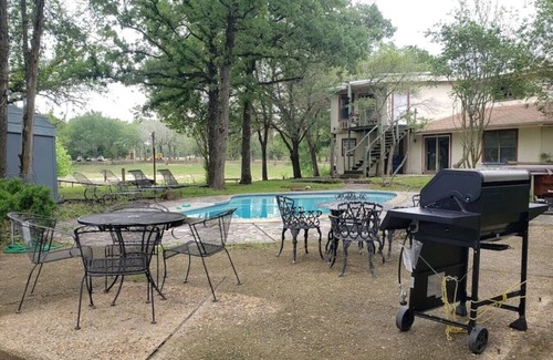 Elmo House | 1 Large Bedrooms Estate | Pool