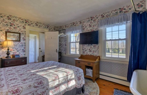 Trenton Hotel | 1 Lovely Suite in Bar Harbor Open Hearth Inn