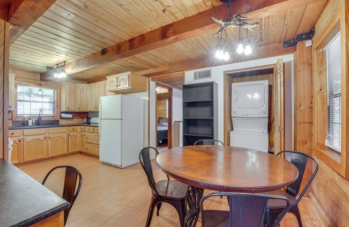 Duson Cabin | < 1 Mi to Casinos: Countryside Louisiana Getaway!