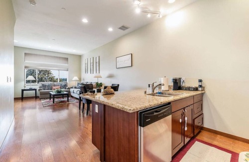 Hilltop Apartment | <1 mi to Dome | 3BD 2.5BA | Townhouse | Garage -24