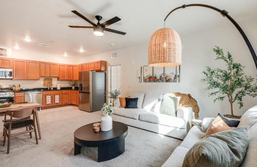 Flagstaff Apartment | 1 Mi to Dtwn Flagstaff Condo with 2 Balconies!