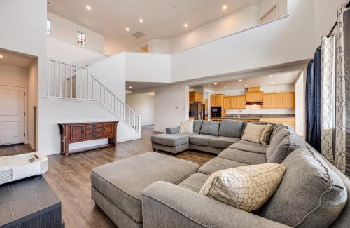 Reedley House | 1 Mi to Golf! Spacious and Modern Home in Dinuba