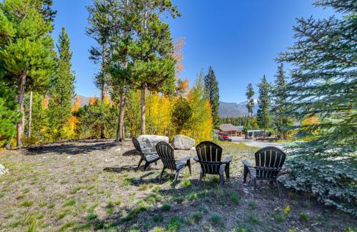 Grand Lake House | 1 Mi to Grand Lake Family-Friendly Gem with Hot Tub