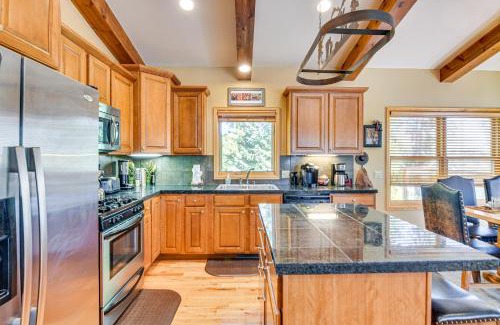 Grand Lake House | 1 Mi to Grand Lake Family-Friendly Gem with Hot Tub