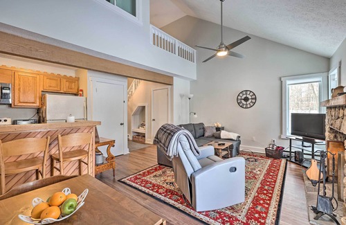 White Haven House | < 1 Mi to Jack Frost: Lake Harmony Townhome!