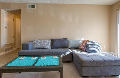 Englewood Apartment | 1 Mi to Light Rail Englewood Condo with Pool Access