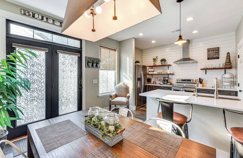 Bluffton House | 1 Mi to Old Town: Cheerful Bluffton Townhome!
