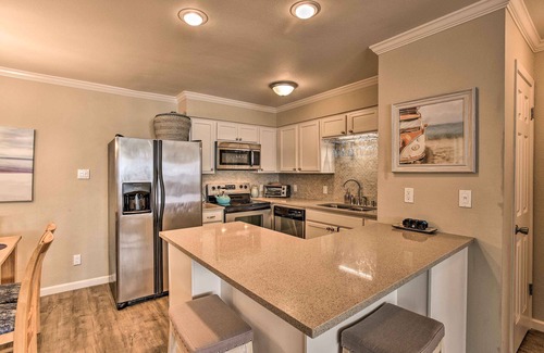 Port Aransas Condo | 1 Mi to Port Aransas Beach: Condo w/Pool Access