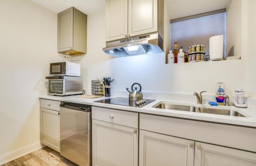 Grand Boulevard Apartment | 1 Mi to University of Chicago Urban Escape!