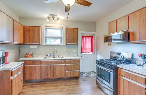 Sandusky House | 1 Mi to Water & Dtwn: Lake Erie Family Getaway