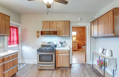 Sandusky House | 1 Mi to Water & Dtwn: Lake Erie Family Getaway