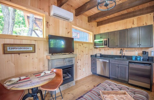 West Jefferson Cabin | 1 Mile to Downtown West Jefferson Camping Cabin #6