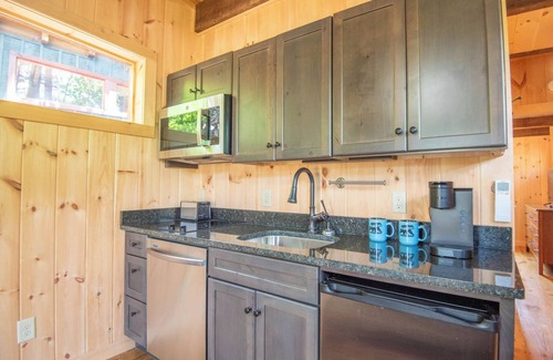 West Jefferson Cabin | 1 Mile to Downtown West Jefferson Camping Cabin #6