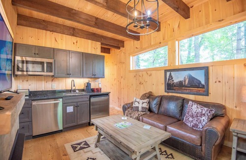 West Jefferson Cabin | 1 Mile to Downtown West Jefferson Camping Cabin #7