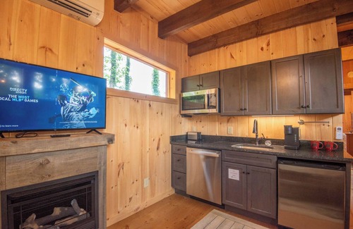 West Jefferson Cabin | 1 Mile to Downtown West Jefferson Camping Cabin #7