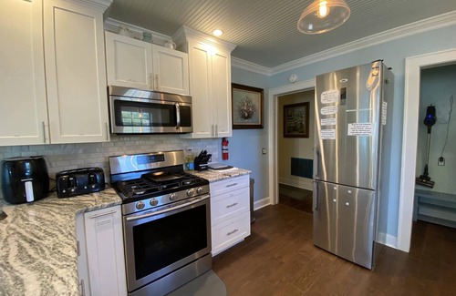 Lawton House | 1 mile to Fort Sill! The CaroleBelle Cottage sleeps 8 with hottub/grills/firepit