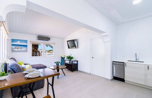 Malmok Apartment | 1 MIN Walk 2 Arashi Beach Suite w Roofdeck Pool