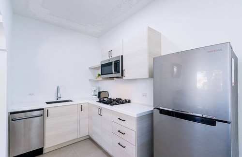 Malmok Apartment | 1 MIN Walk 2 Arashi Beach Suite w Roofdeck Pool