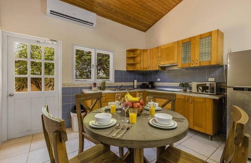 Malmok Apartment | 1 MIN WALK 2 Arashi Beach Suite w/RoofDeck & Pool
