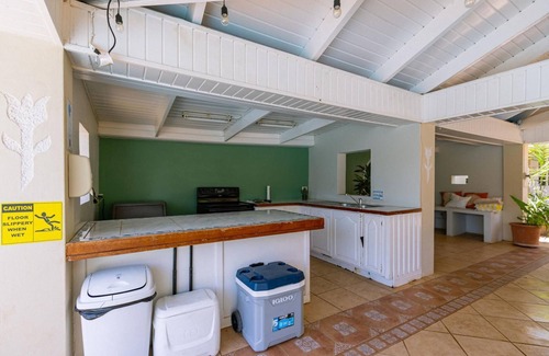 Malmok Apartment | 1 MIN WALK 2 Arashi Beach Suite w/RoofDeck & Pool