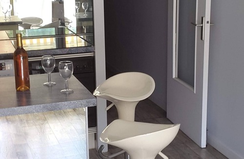 Cannes La Bocca Apartment | 1-minute walk to the beach, superb sea view, private parking, terrace.