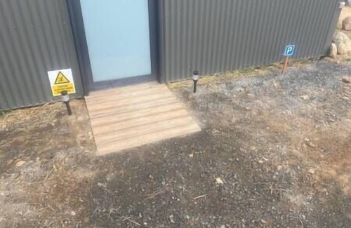 East Jindabyne House | #1 New Modern Cabin with beautiful views Cabin