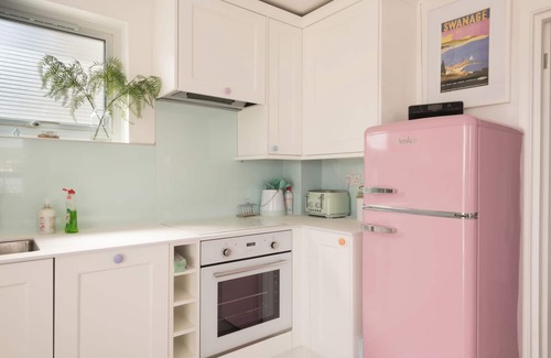 Swanage Apartment | 1 Quayside Court Swanage, 3 bedrooms, superb sea views, ground floor, 2 parking spaced. Great locati