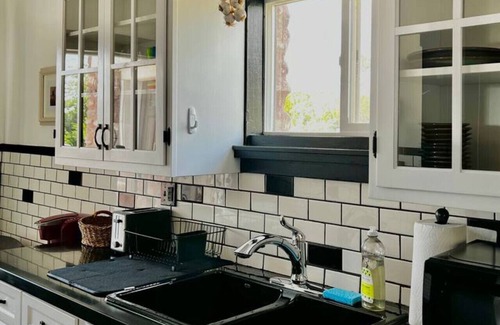 Las Cruces House | 1 queen bd/1futon full kitchen 5 mins to downtown