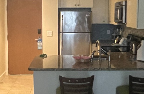 Hollywood Resort | 1 Queen Bed - Oceanfront Resort Steps from Hollywood BeachnALL FEES INCLUDED!n