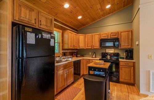 Todd Cabin | 1 Relaxing Place - Quaint cottage, great mountain view, hot tub, and fire pit! Private!