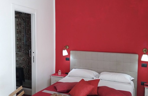 Pompei Bed & Breakfast | 1 Room in apartment 1 bathroom, breakfast area in Pompeii 800 mt from center