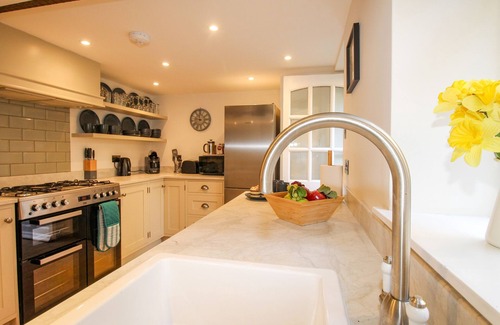 Shipton Gorge Cottage | 1 ROSE COTTAGE, pet friendly, with a garden in Shipton Gorge