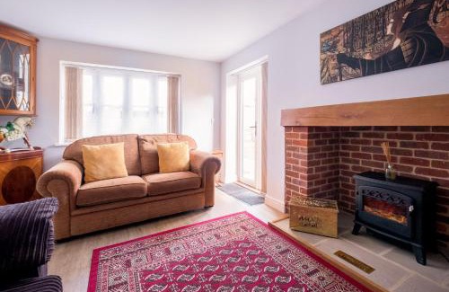 Saxmundham House | 1 Roseanna Cottage, Middleton - Aldeburgh Coastal Cottages
