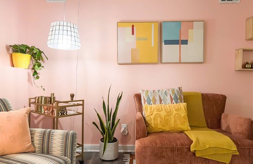 Oread Apartment | [1] StayAwhile: The Pink Retreat. 2-Min Walk to Mass!