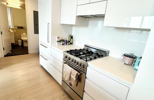 Queens Apartment | 1 Stop to Midtown Amazing View Luxury High Rise Corner 1 Bedroom Apartment