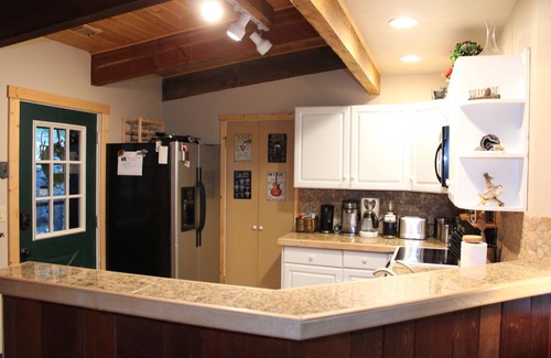 Breckenridge Cabin | 1-story 3/3 w/Huge Deck, Hot Tub, Cozy Style & Pet-Friendly