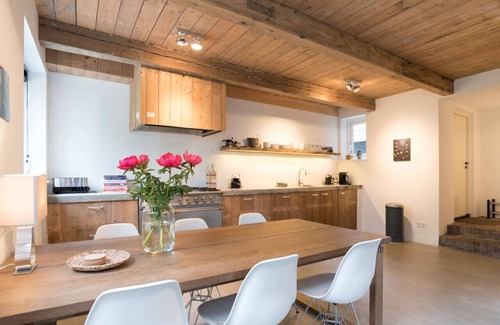 Abcoude House | 1. Stylish Fully Equipped Family Home with Big Garden