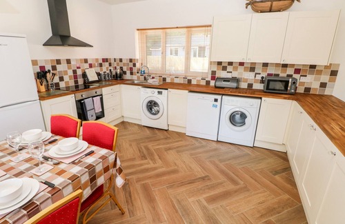 Robeston Wathen Cottage | 1 THE WARREN, pet friendly, country holiday cottage in Narberth