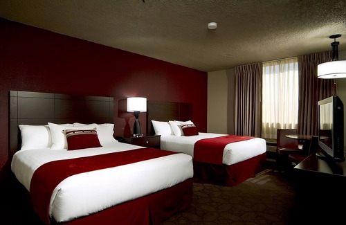 Laughlin Hotel | 1 x Sedona Pool View Queen Non Smoking Room at Edgewater Casino Resort