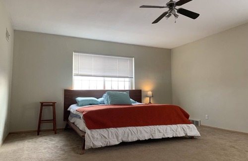 Lindenwood Park House | 10,458 sq ft 15 bedroom / 6 bathroom Home for Groups