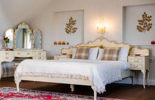 Capalnita Villa | 10 Bed Villa Sleeps 27 -Pool & Hot tub -Wood fire