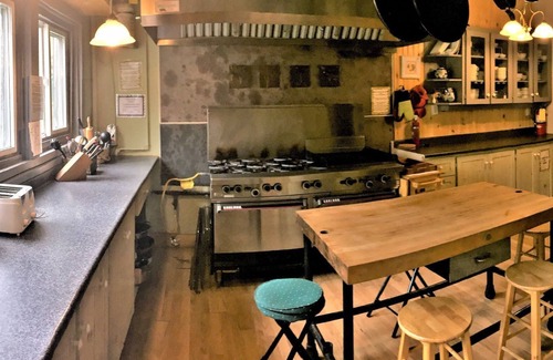 Lake of Bays Villa | 10 BR/10 BA Former Inn, Slps 30, Beach, Dock, Huntsville, Algonquin, Muskoka,