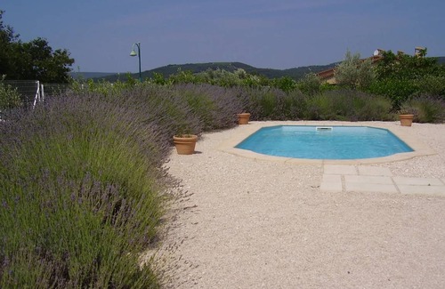 Saint-Laurent-de-Carnols Villa | 100 m² Villa ∙ 3 bedrooms ∙ 6 guests