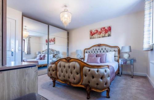 Milton Keynes House | 10 Guests - 5 Bedrooms - Free Parking - Lux House
