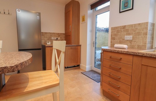 Skipton Cottage | 10 HAW GROVE, pet friendly, with hot tub in Hellifield